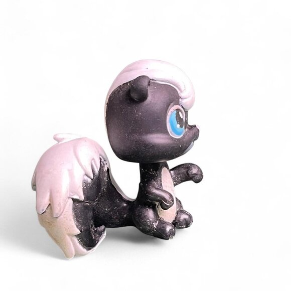LPS Littlest Pet Shop Skunk #85 Authentic Blue Eyes Black and White - Picture 2 of 4